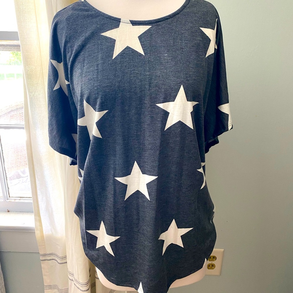 Star tee with twist detail back. Fantastic fawn brand. Sz M
